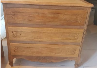 Réparation de meuble, commode bois clair