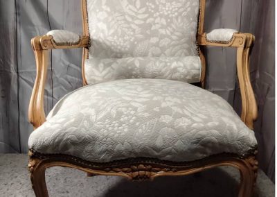 Réparation de meuble, tapisserie fauteuil tissu et bois