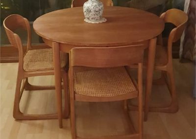 Réparation de meuble, restauration table et chaises bois